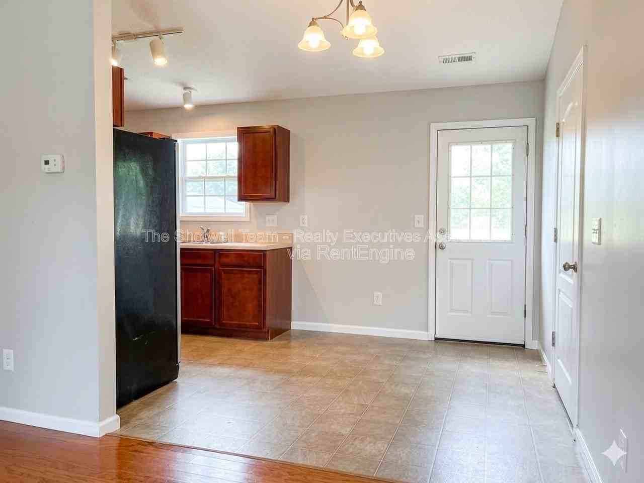 6017 Friendship Ln - Photo 4 of 14