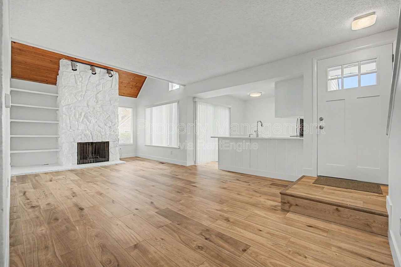 2439 S Xanadu Way #B - Photo 3 of 34