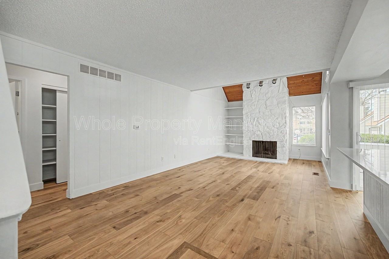 2439 S Xanadu Way #B - Photo 4 of 34