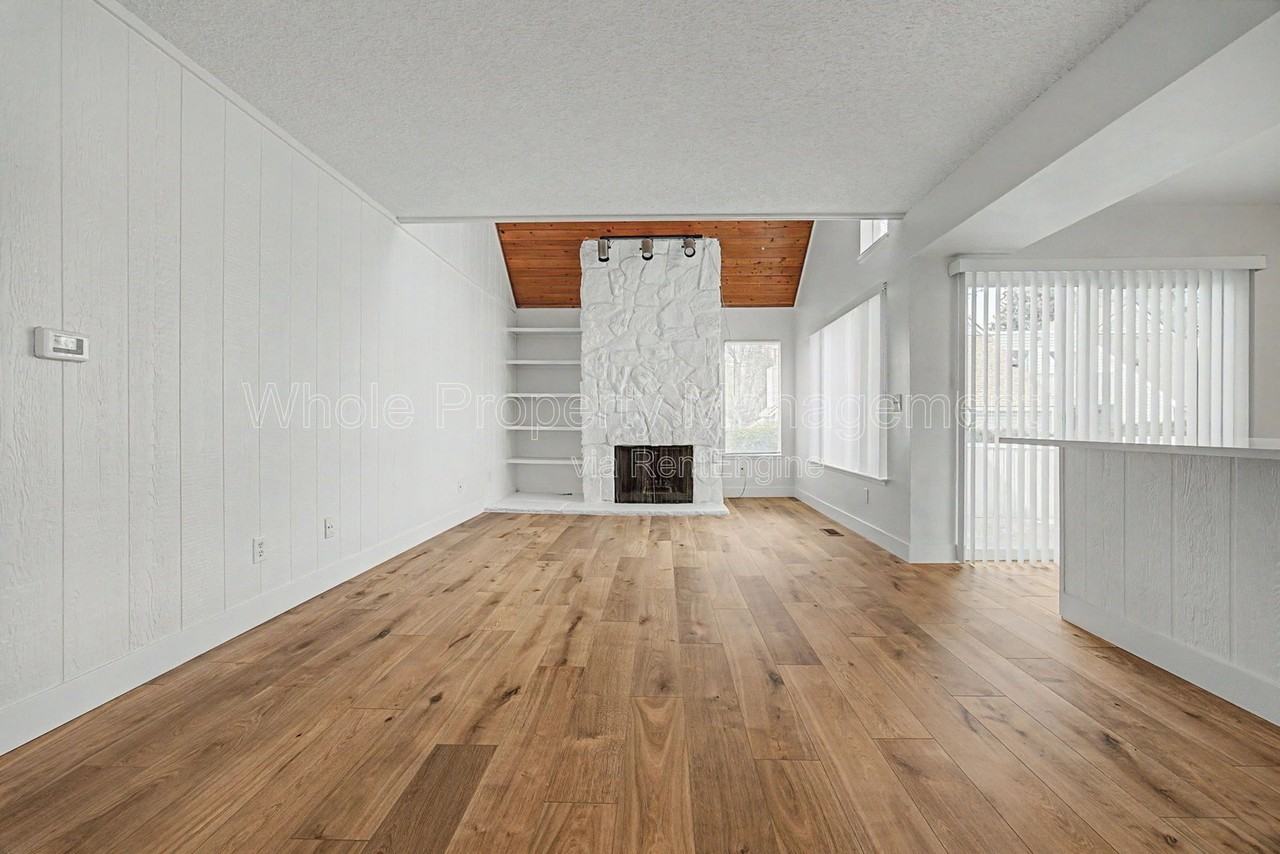 2439 S Xanadu Way #B - Photo 5 of 34