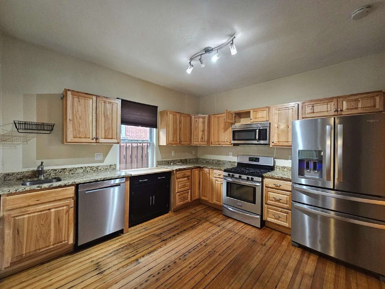 719 W 1st Ave - Photo 4 of 21