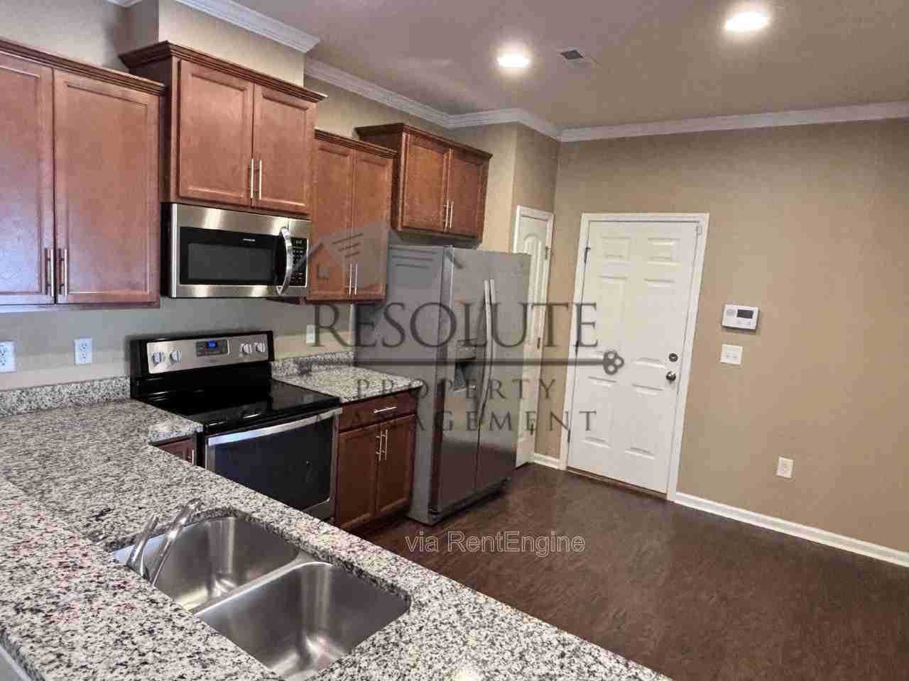 240 Lynchwick Ln - Photo 3 of 18