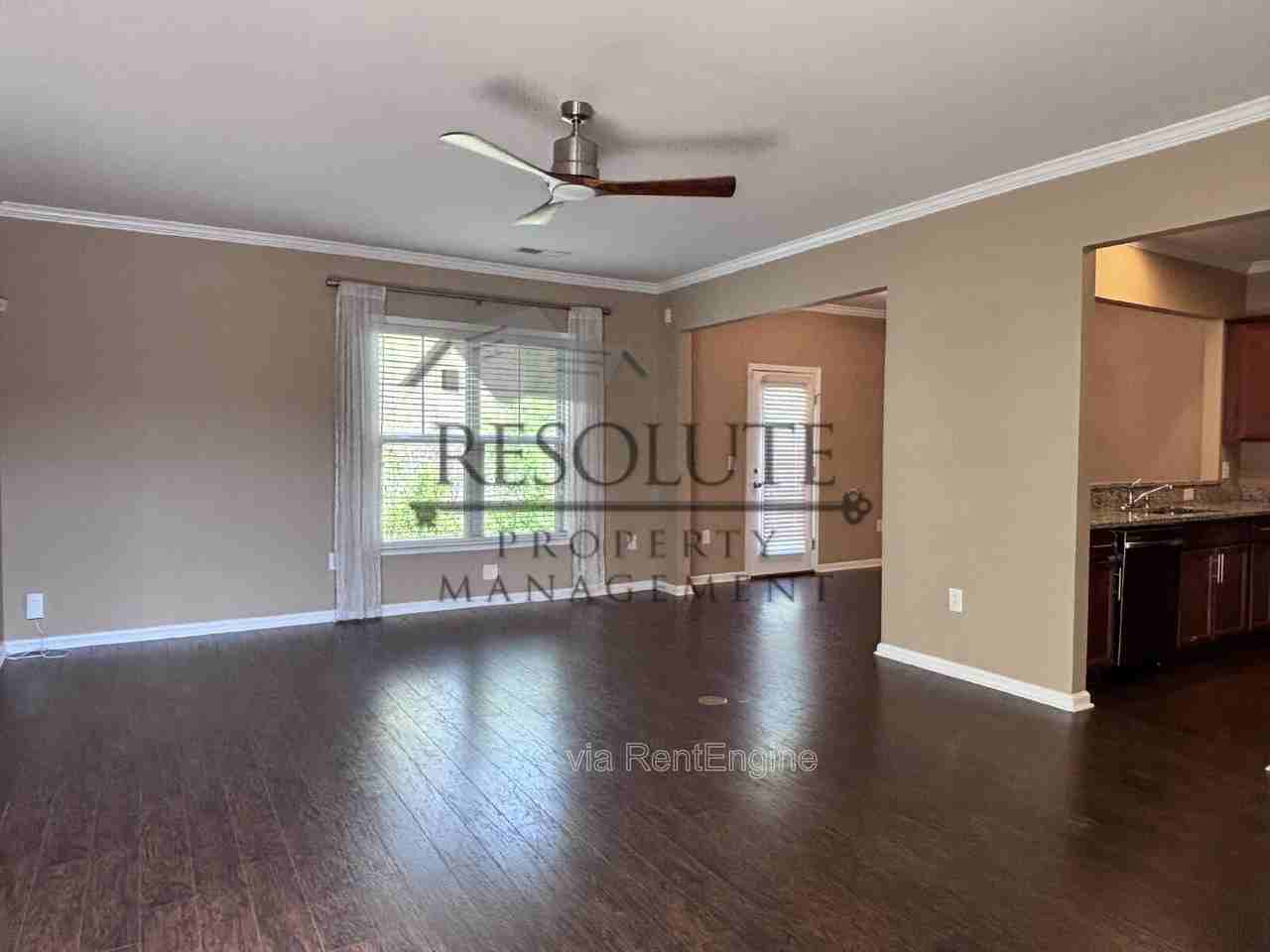 240 Lynchwick Ln - Photo 5 of 18