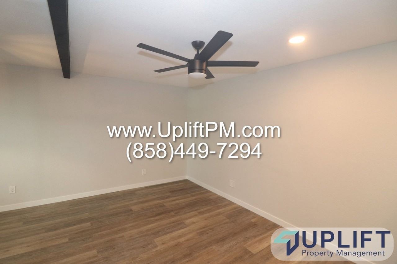 4749 35th St - Photo 4 of 12