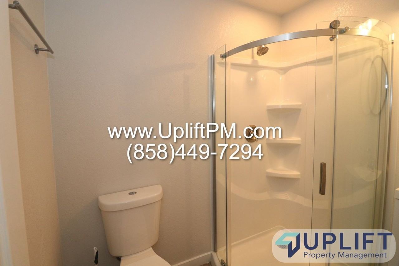 4749 35th St - Photo 6 of 12