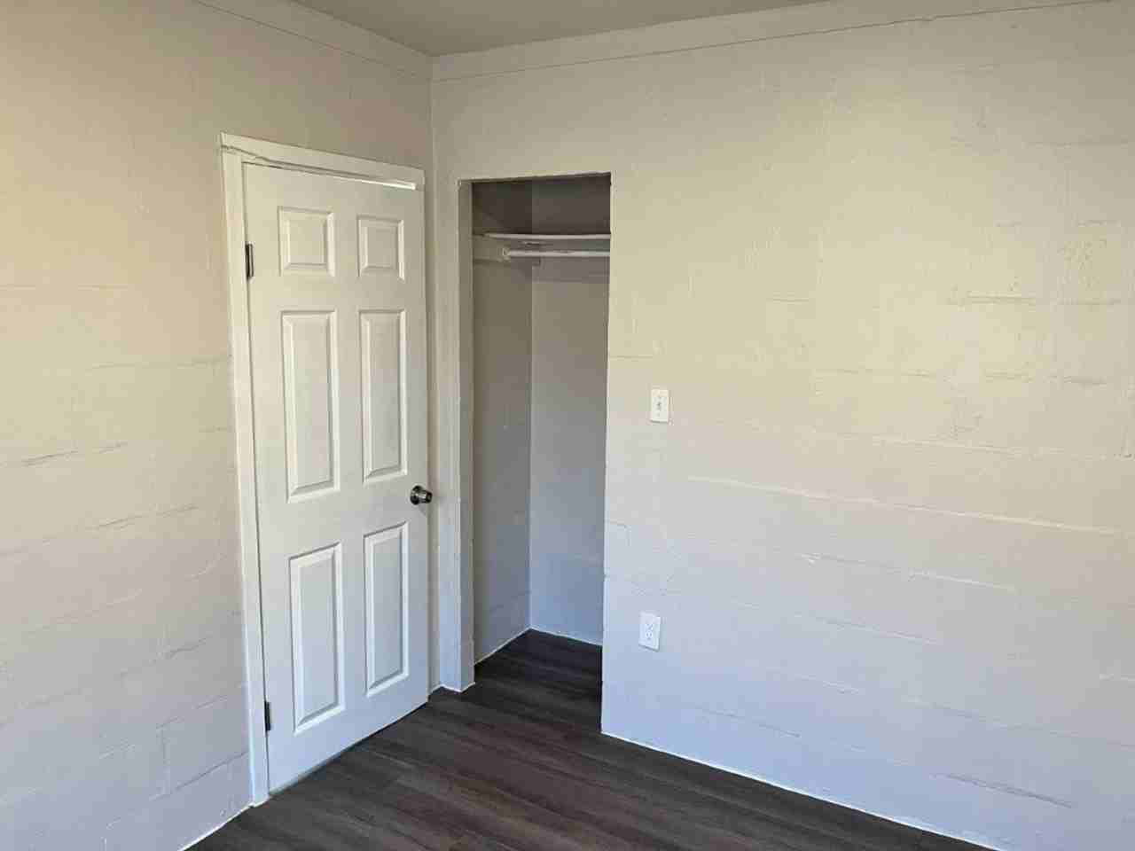 1339 Winnifred St - Photo 5 of 11