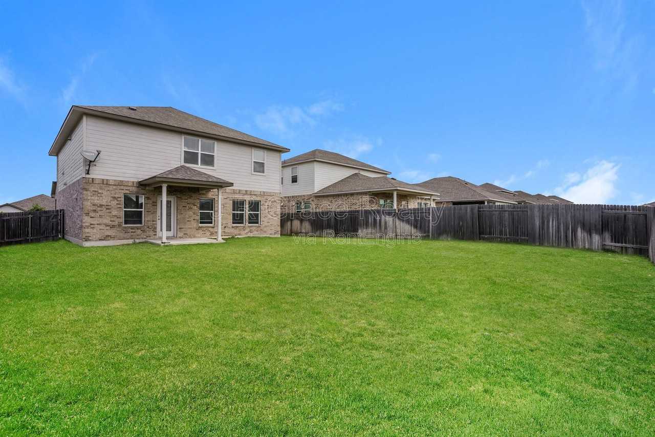 13921 Heartland Dr - Photo 7 of 15