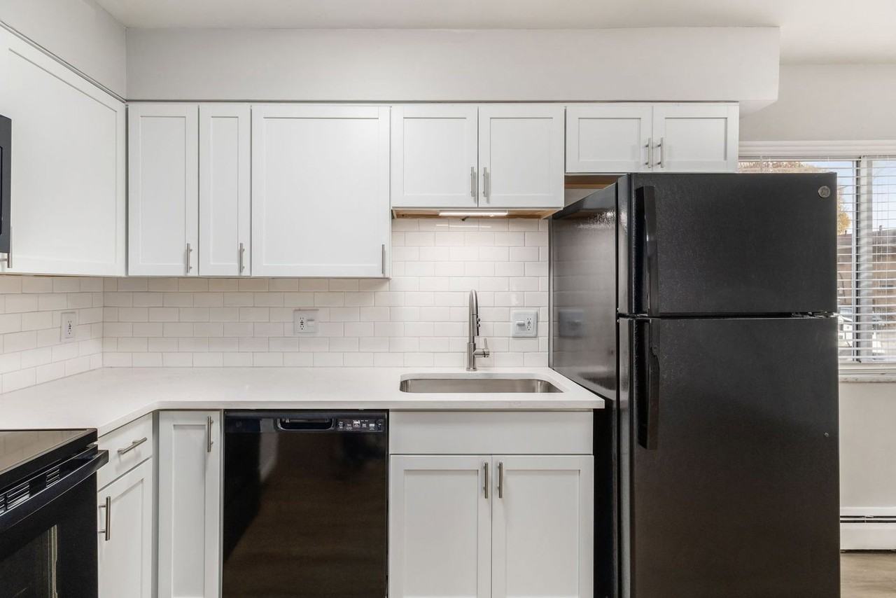 639 Riverview Dr #9 - Photo 2 of 21