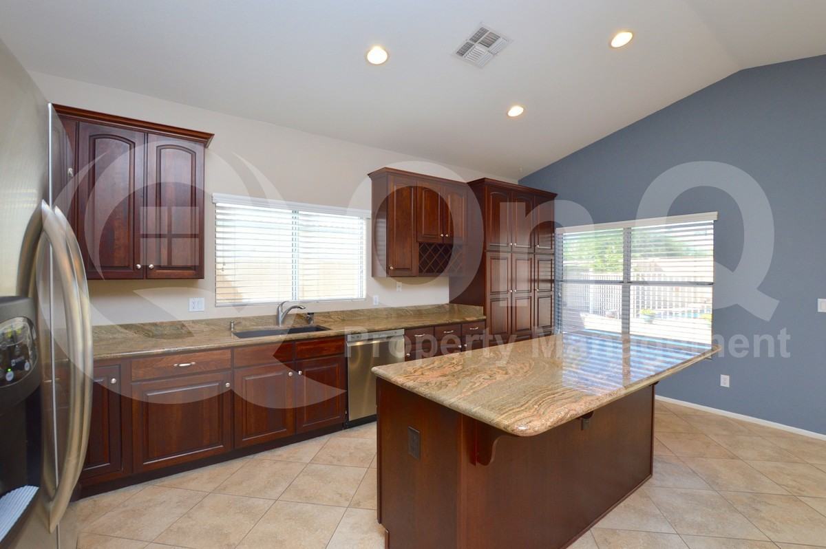 4734 E Charleston Ave - Photo 4 of 23