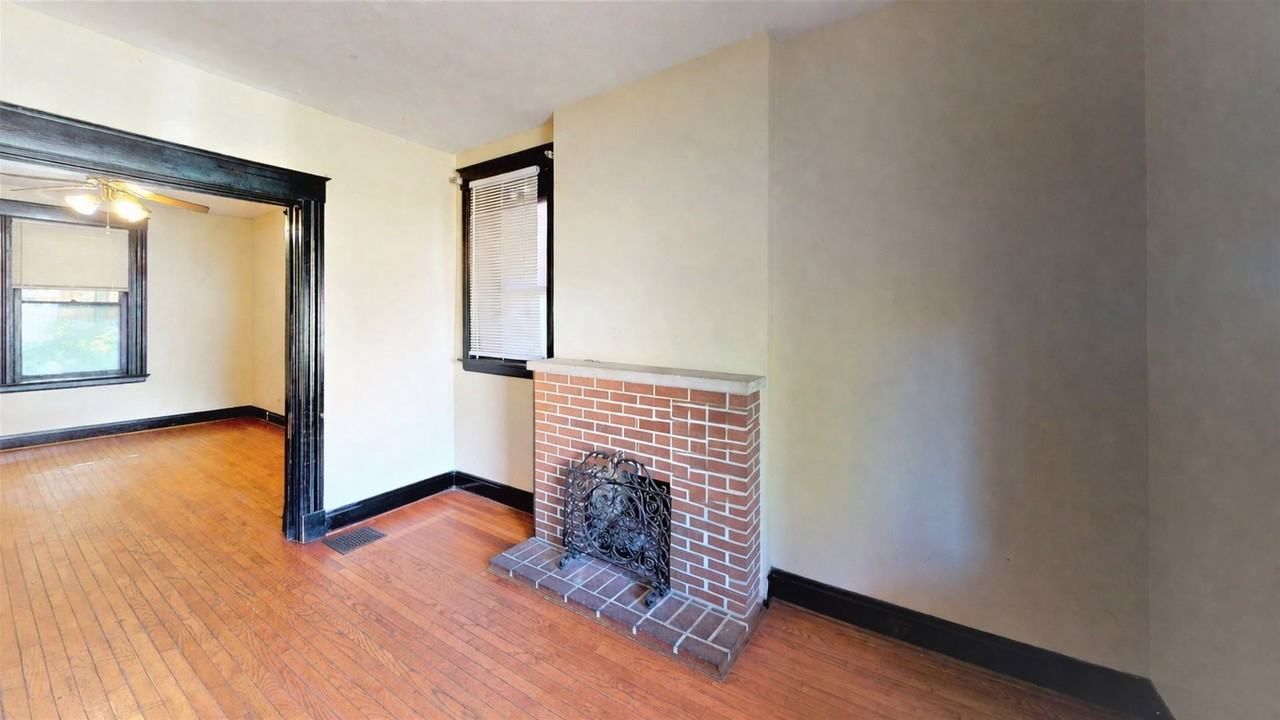 2358 Stratford Ave - Photo 2 of 14