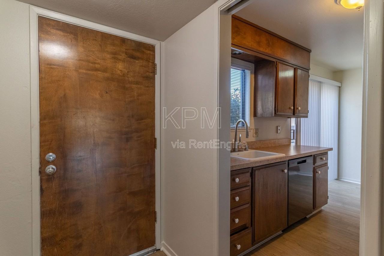 3630 Mill Springs Dr - Photo 4 of 22