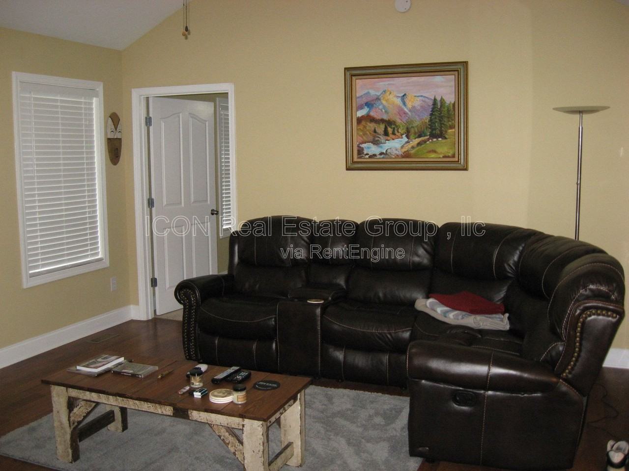 285 Erica Ln Se - Photo 2 of 13