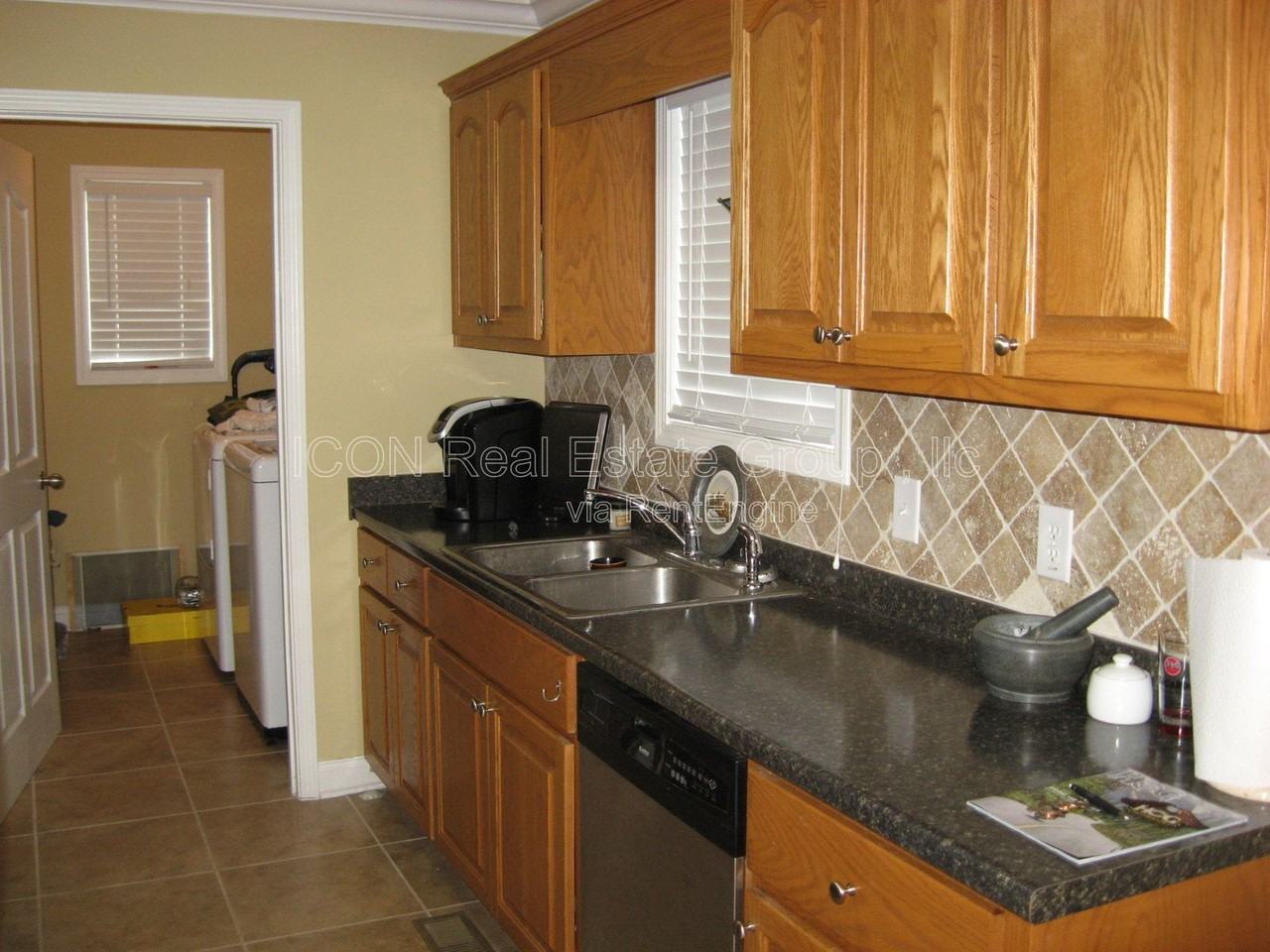 285 Erica Ln Se - Photo 3 of 13