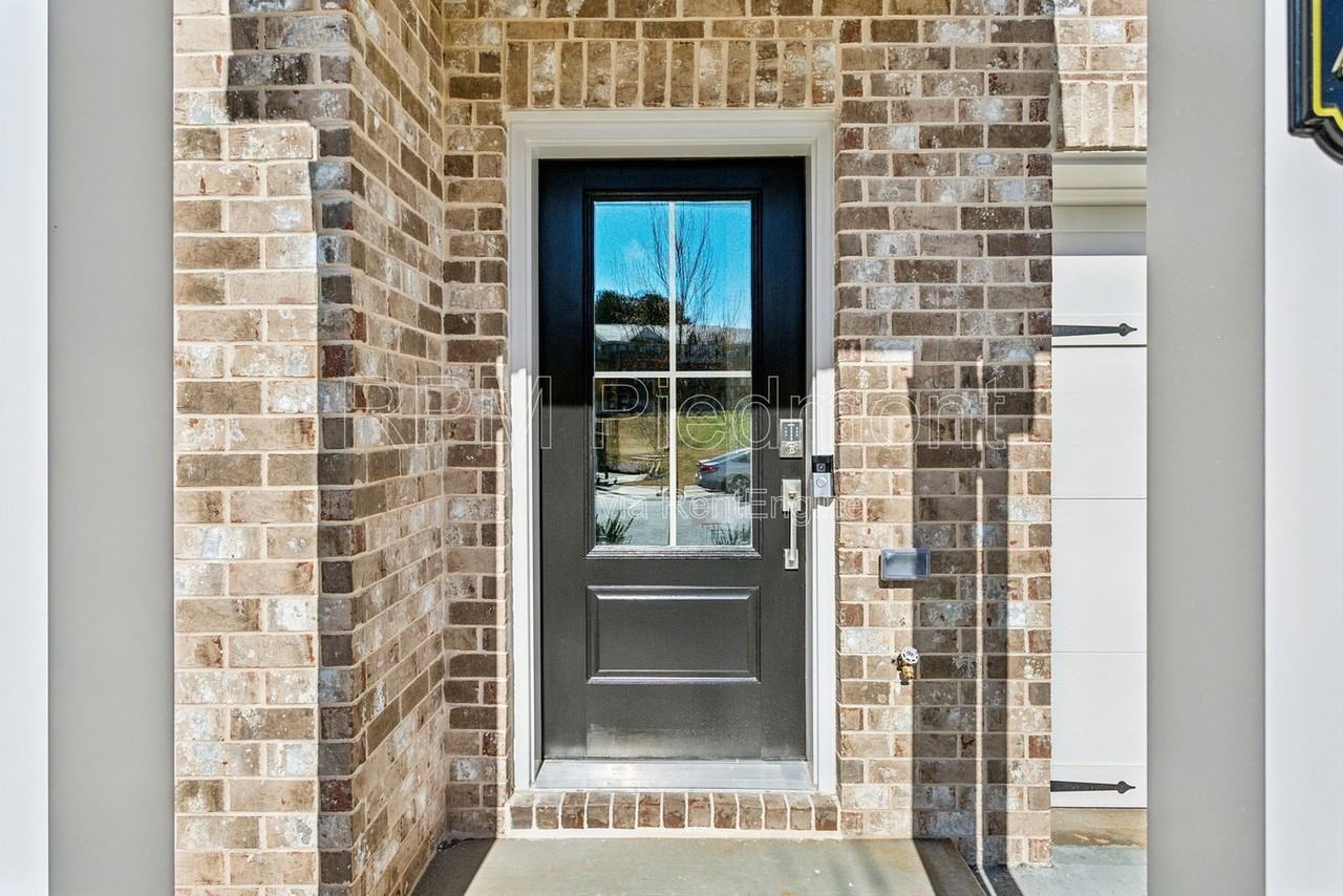 1604 Halbrook Place Southwest - Photo 2 of 31