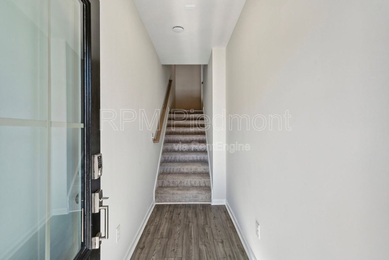 1604 Halbrook Place Southwest - Photo 4 of 31