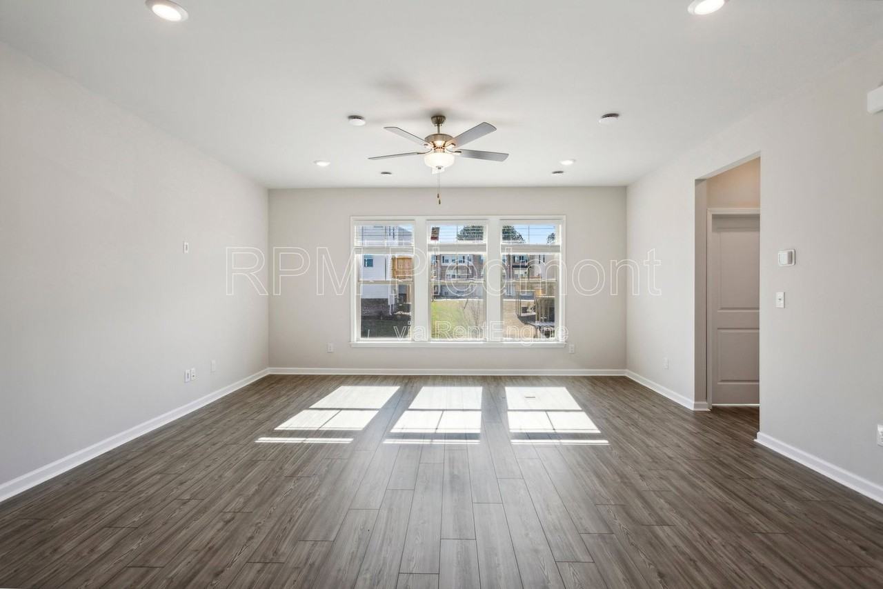 1604 Halbrook Place Southwest - Photo 6 of 31