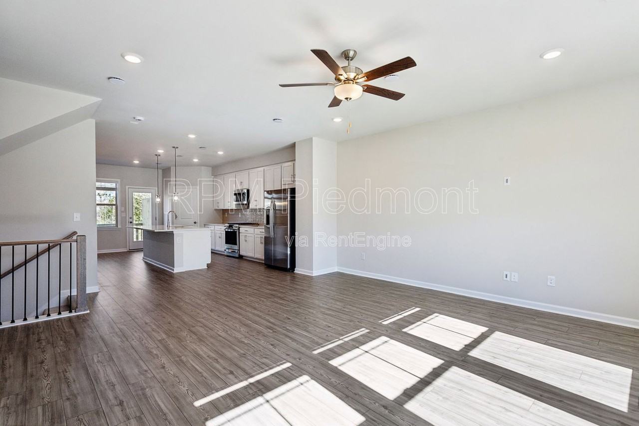 1604 Halbrook Place Southwest - Photo 7 of 31