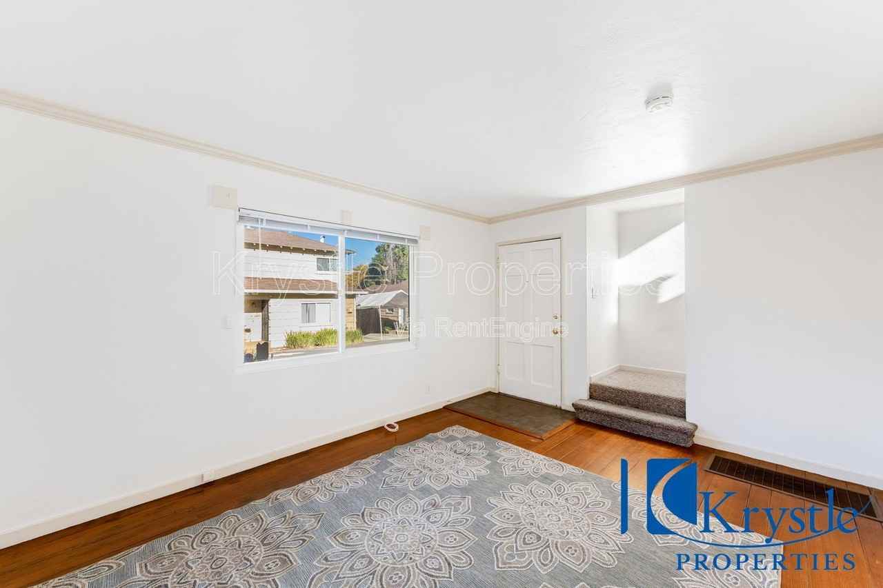 155 W I St #3 - Photo 4 of 16