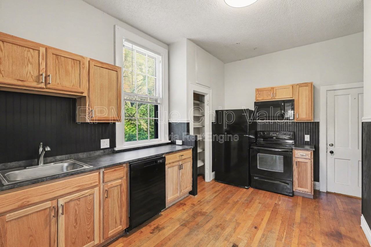 2220 Salvador St - Photo 7 of 24