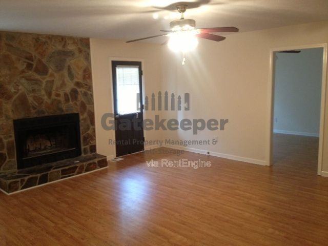 125 Elberta Dr - Photo 2 of 9