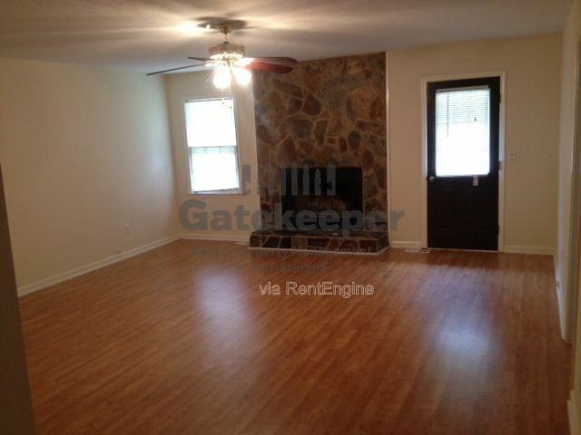 125 Elberta Dr - Photo 3 of 9