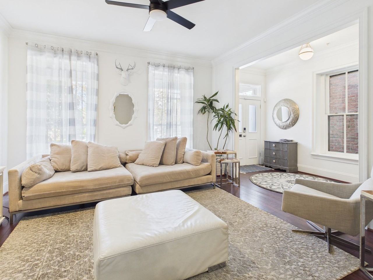 2235 Venable St - Photo 3 of 24