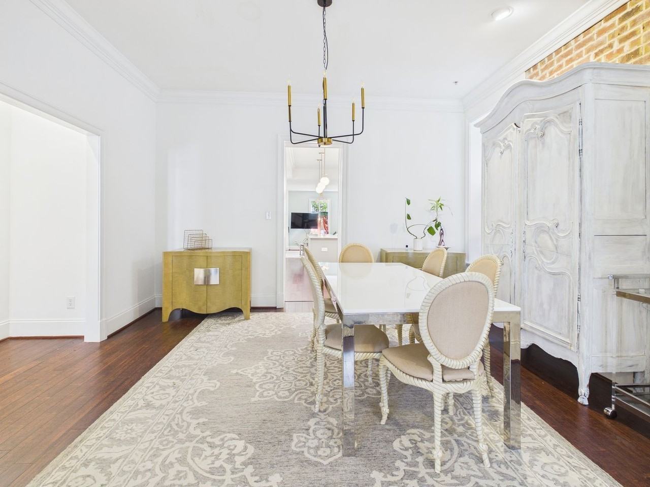 2235 Venable St - Photo 4 of 24