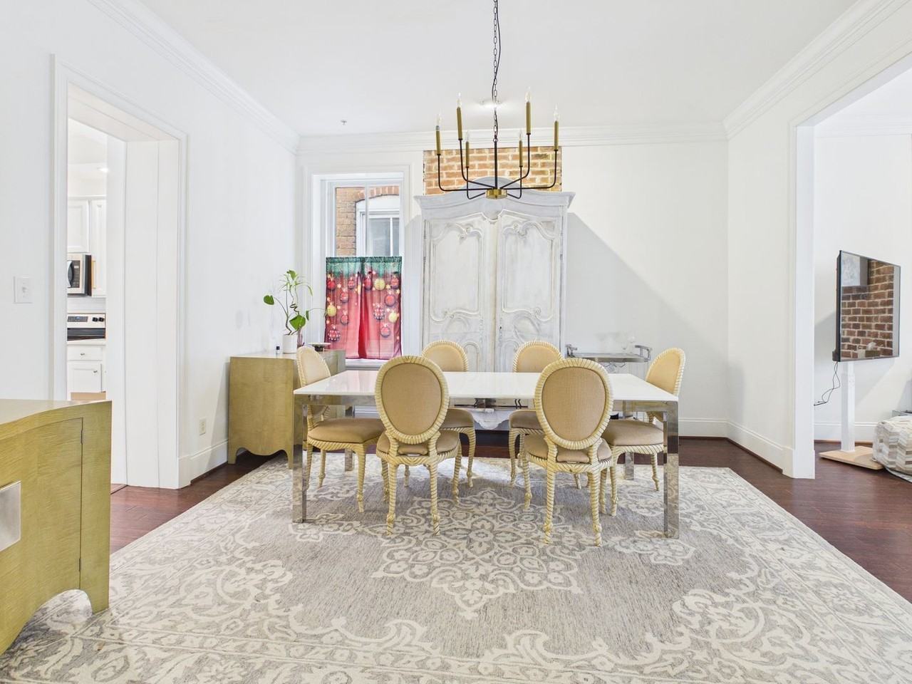 2235 Venable St - Photo 5 of 24