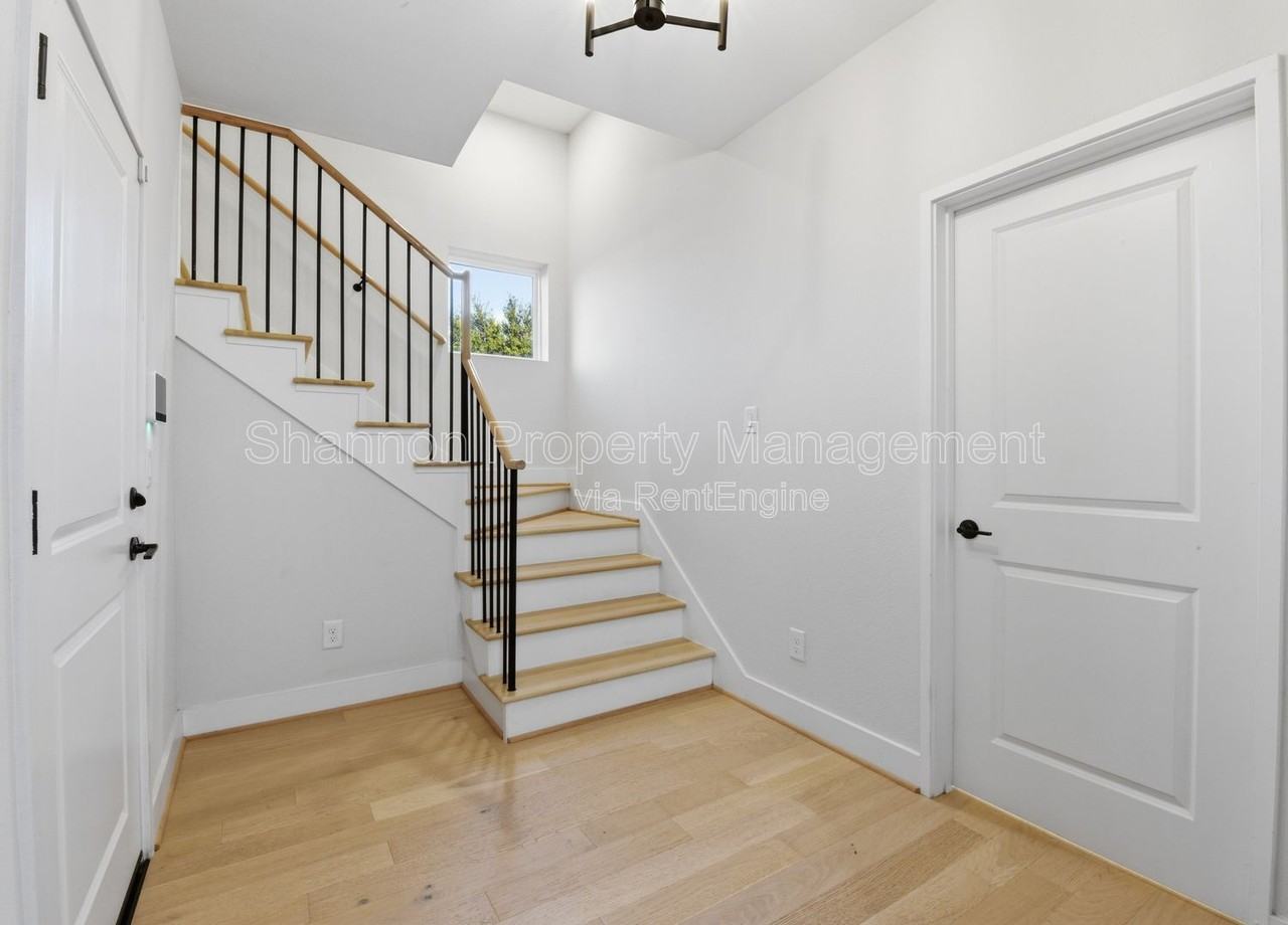 2204 Lou Ellen Ln #C - Photo 2 of 36