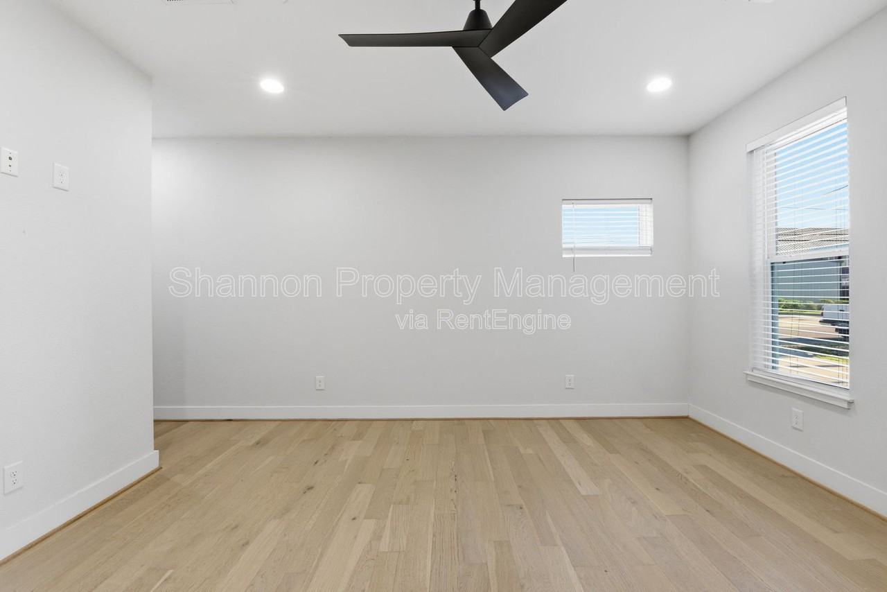 2204 Lou Ellen Ln #C - Photo 3 of 36