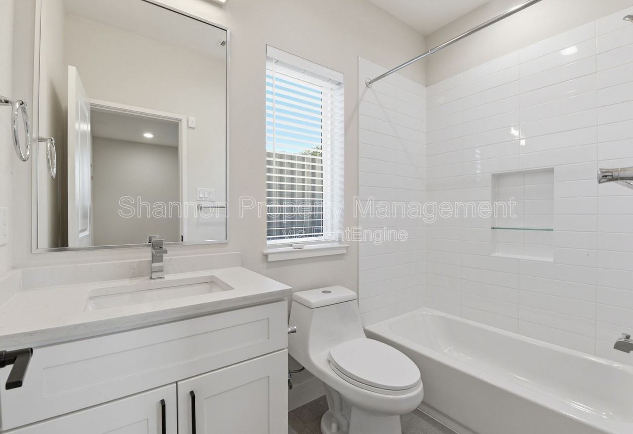 2204 Lou Ellen Ln #C - Photo 6 of 36