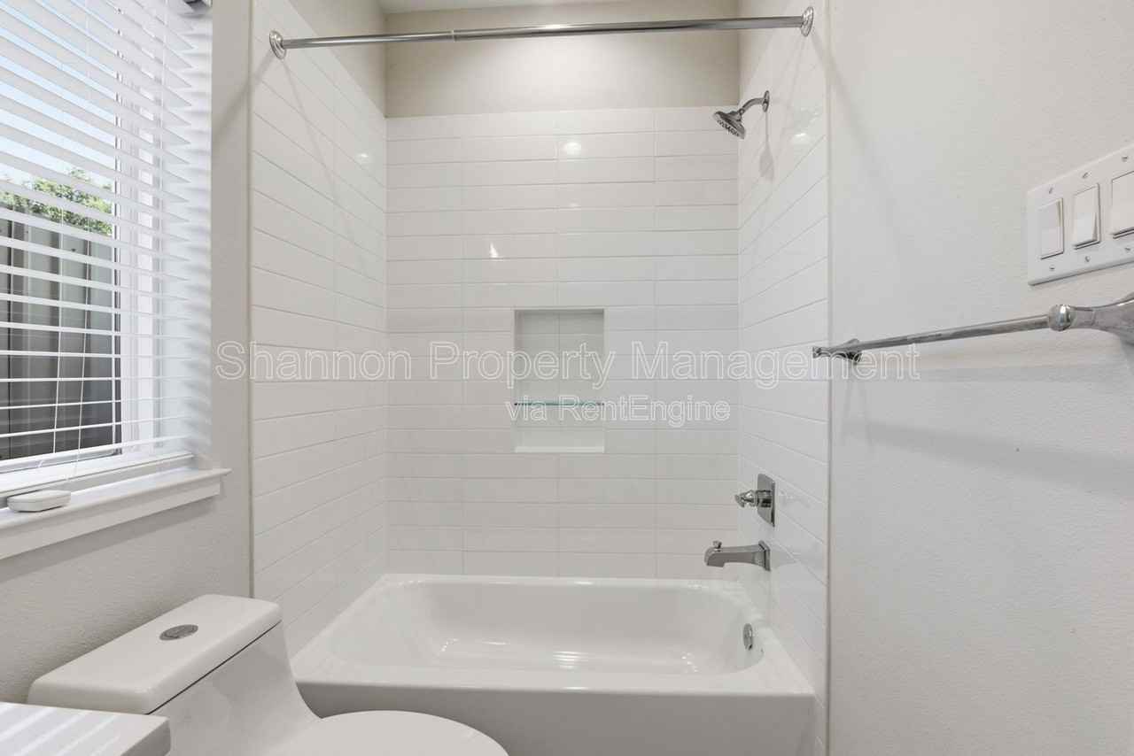 2204 Lou Ellen Ln #C - Photo 7 of 36