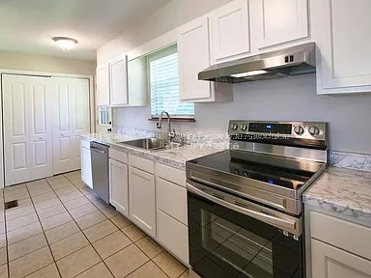 1005 Francis Rd - Photo 2 of 15