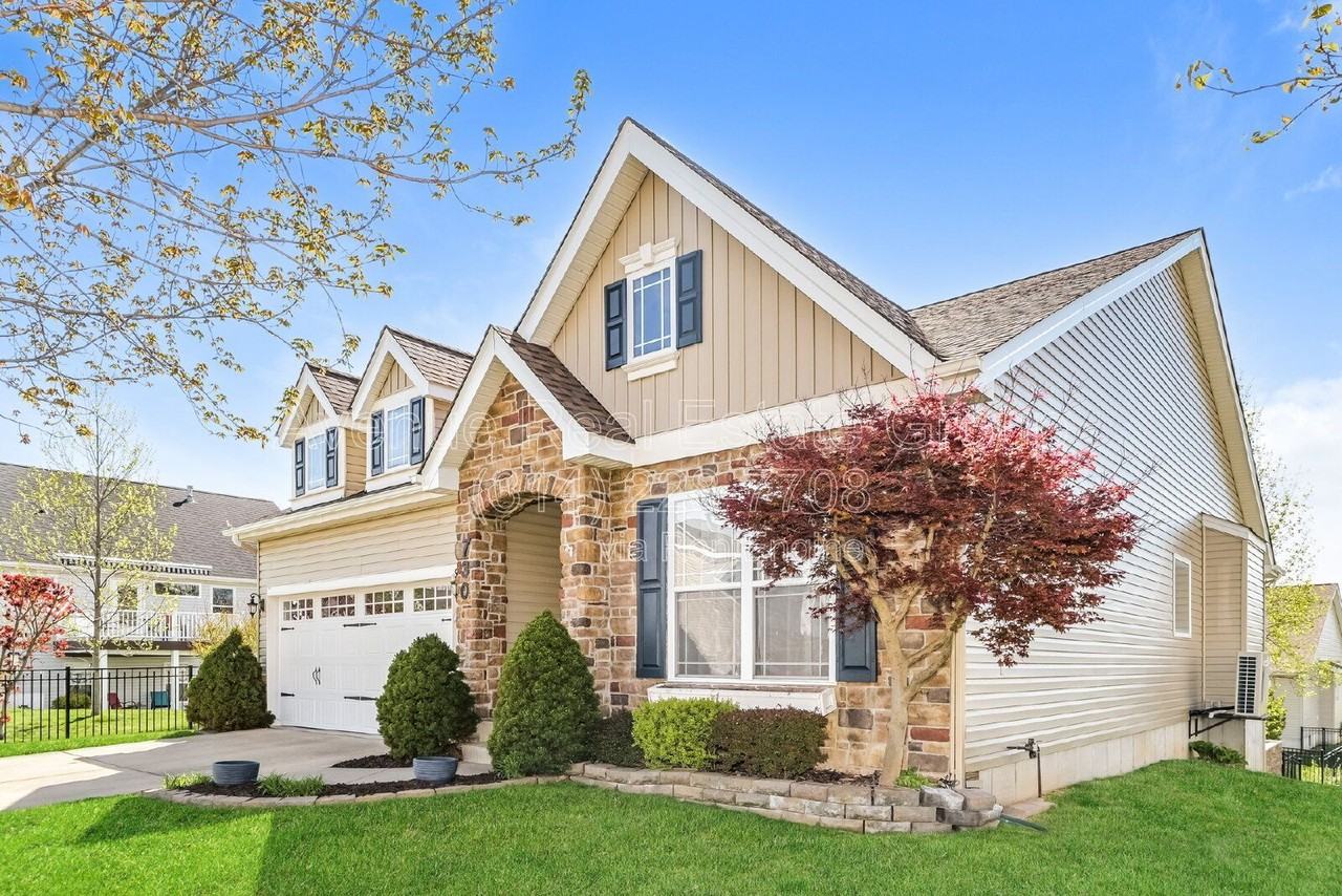 730 Sunset Ln - Photo 2 of 23