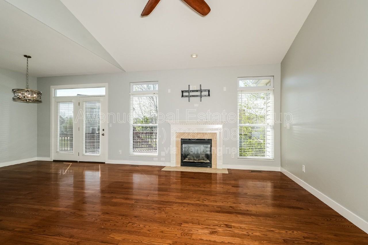 730 Sunset Ln - Photo 3 of 23