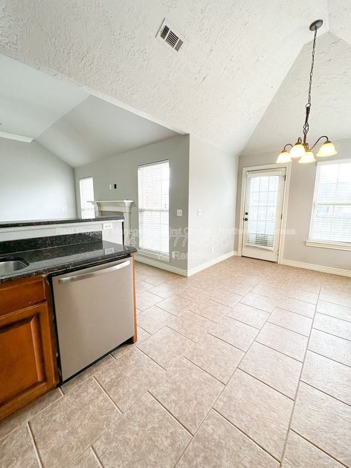 4093 W Song Bird Pl - Photo 7 of 19