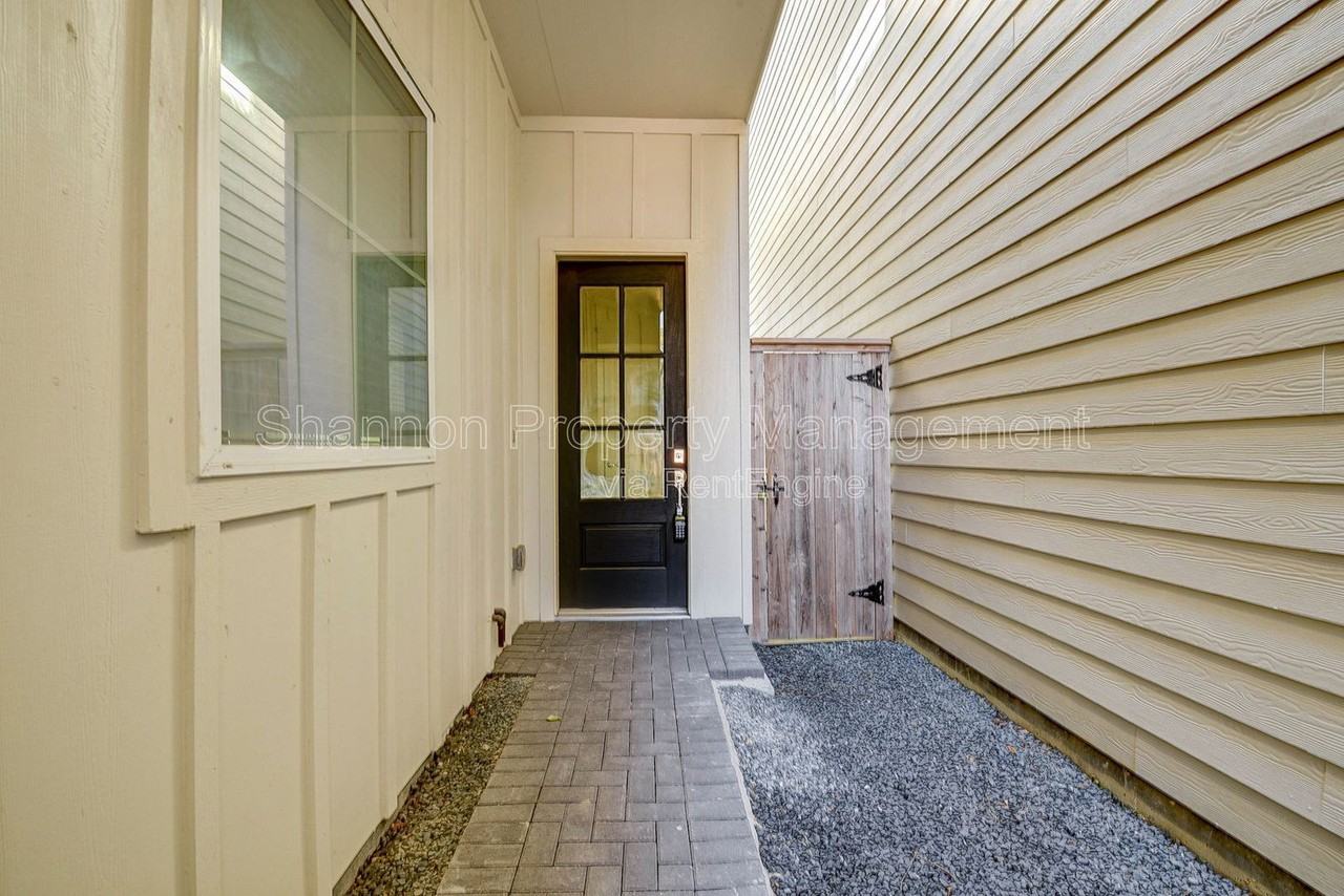 1614 Northwood St - Photo 4 of 36