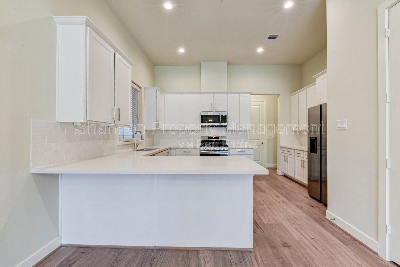 1614 Northwood St - Photo 7 of 36