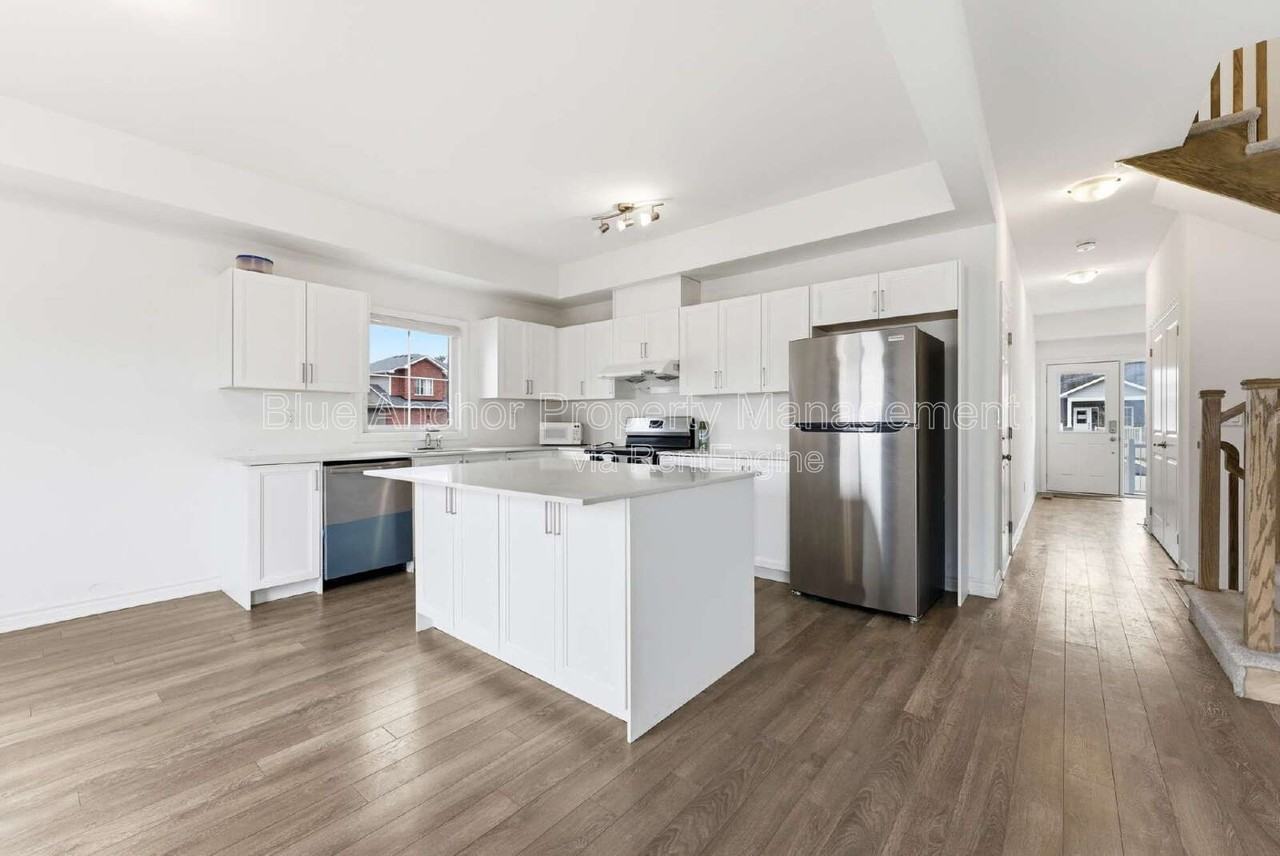 32 Bradden Cres - Photo 2 of 38