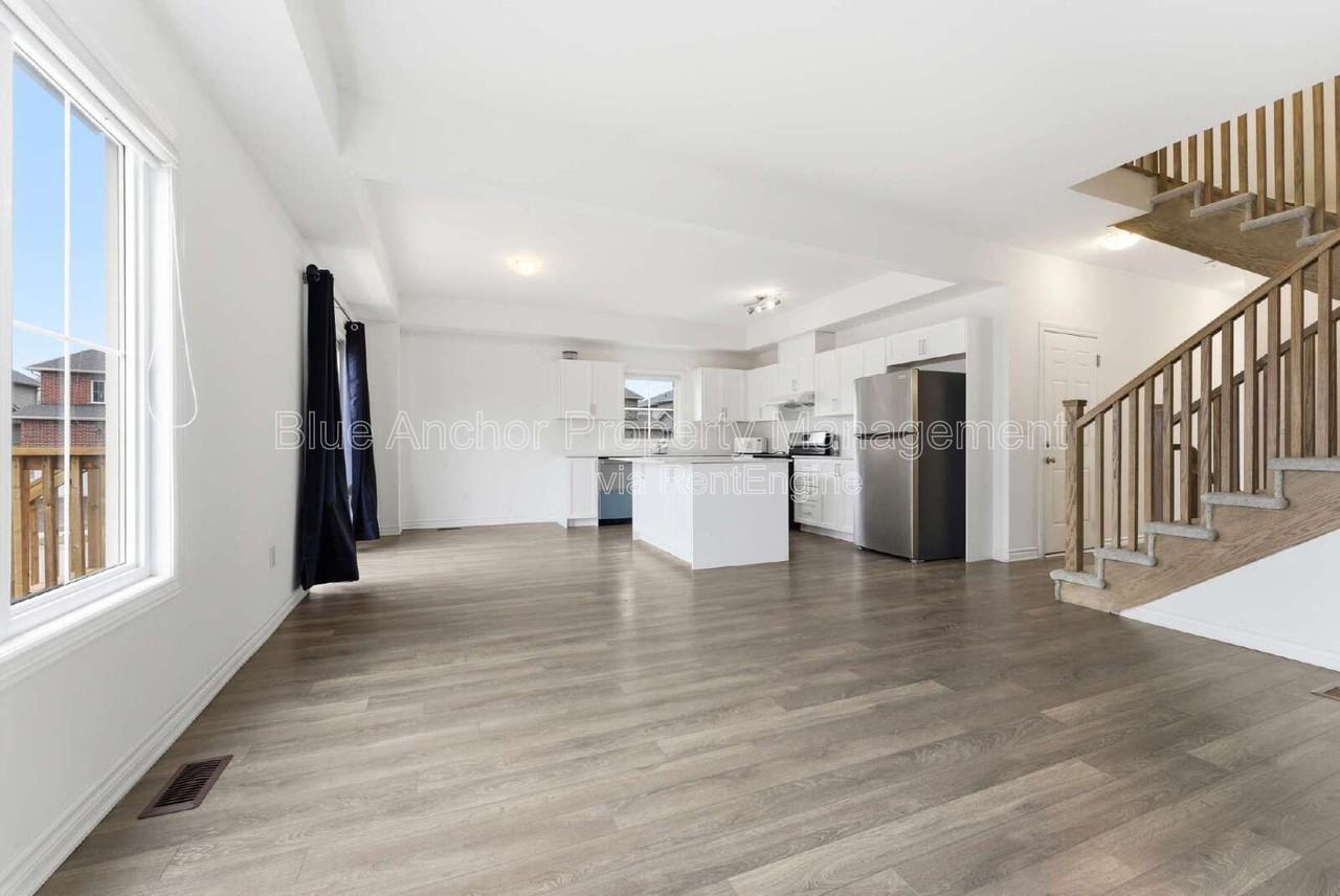 32 Bradden Cres - Photo 3 of 38