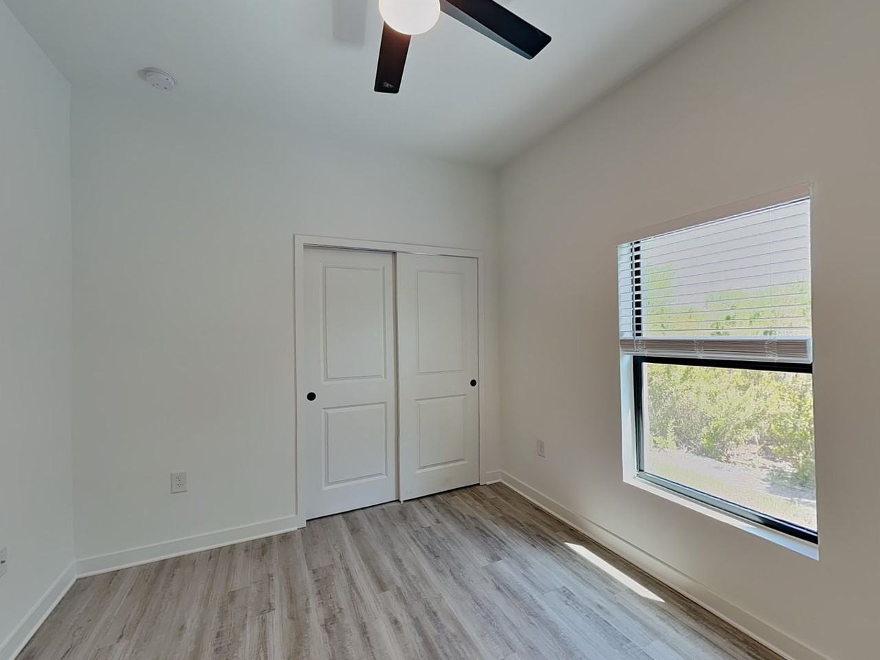 1127 Highlands Rd - Photo 4 of 34