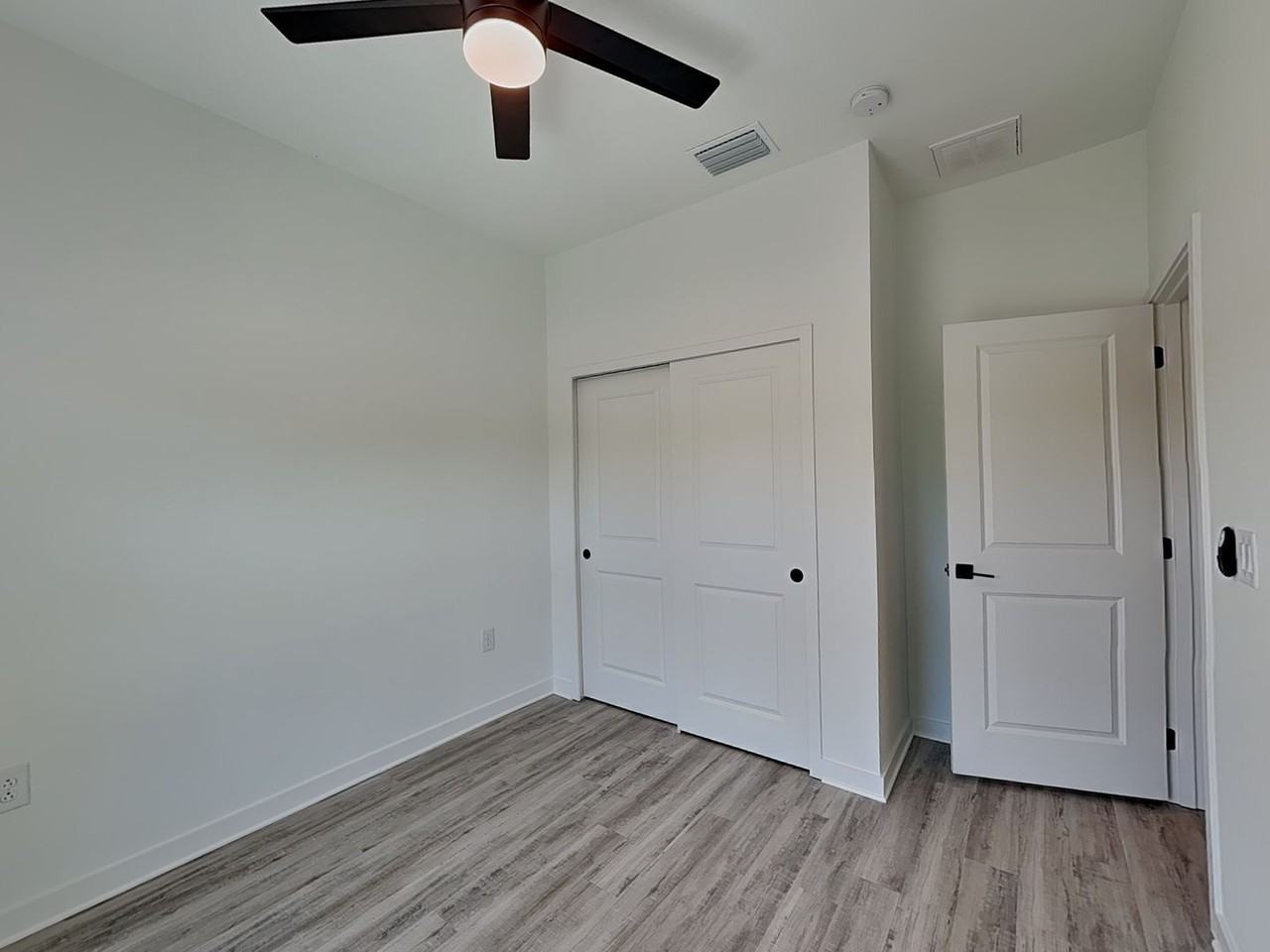 1127 Highlands Rd - Photo 7 of 34