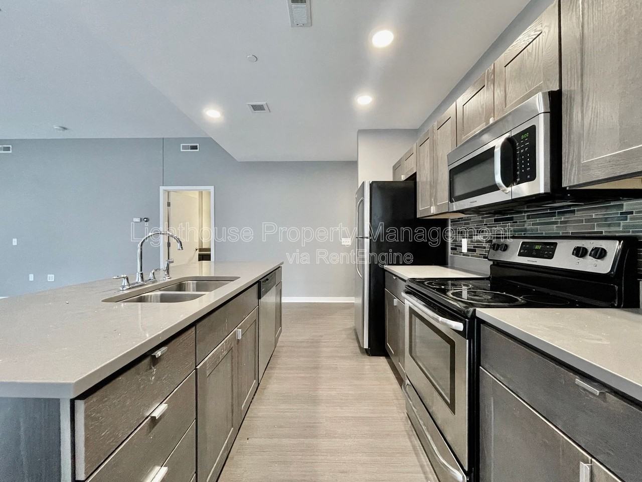 555 Michigan St Ne #304 - Photo 2 of 12