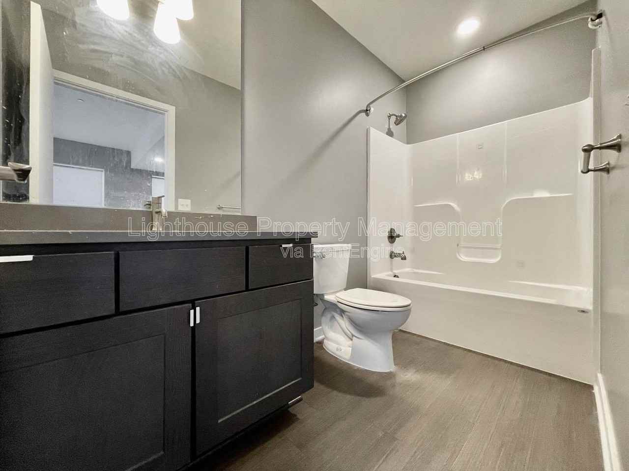 555 Michigan St Ne #304 - Photo 3 of 12