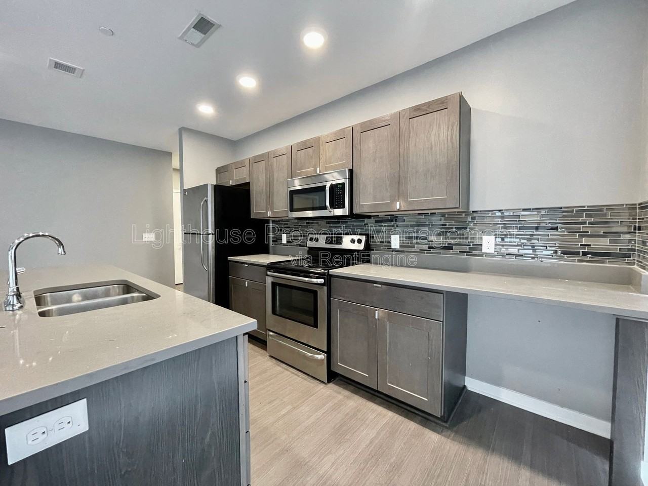 555 Michigan St Ne #304 - Photo 6 of 12