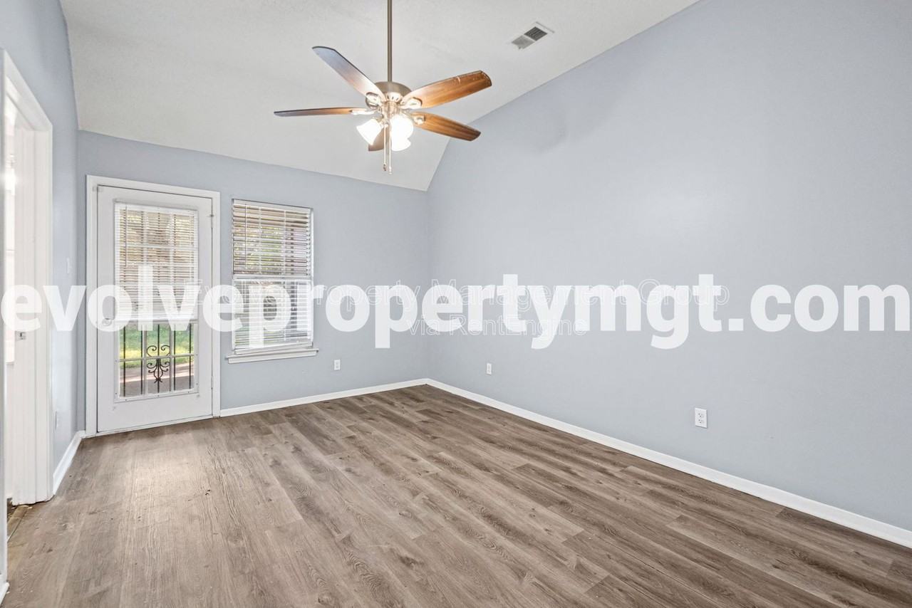 5806 Ashridge Pl - Photo 7 of 21