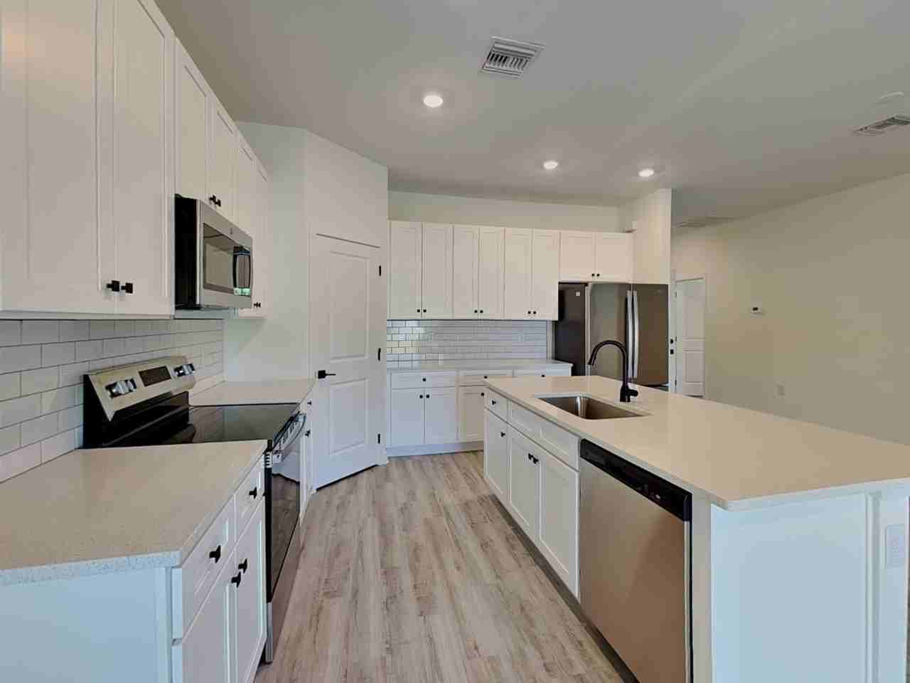 1125 Highlands Rd - Photo 5 of 35