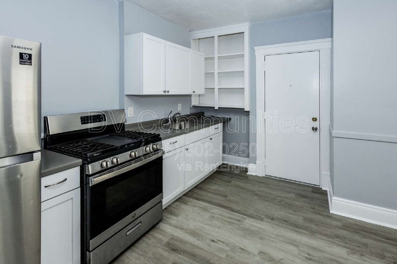 1609 Lakewood Ave #4 - Photo 3 of 15