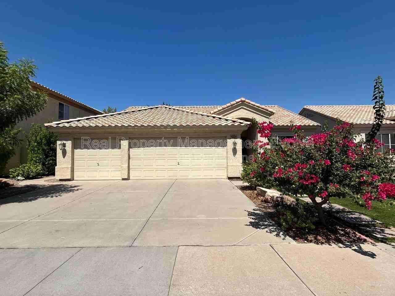 774 E Maria Ln - Photo 2 of 50