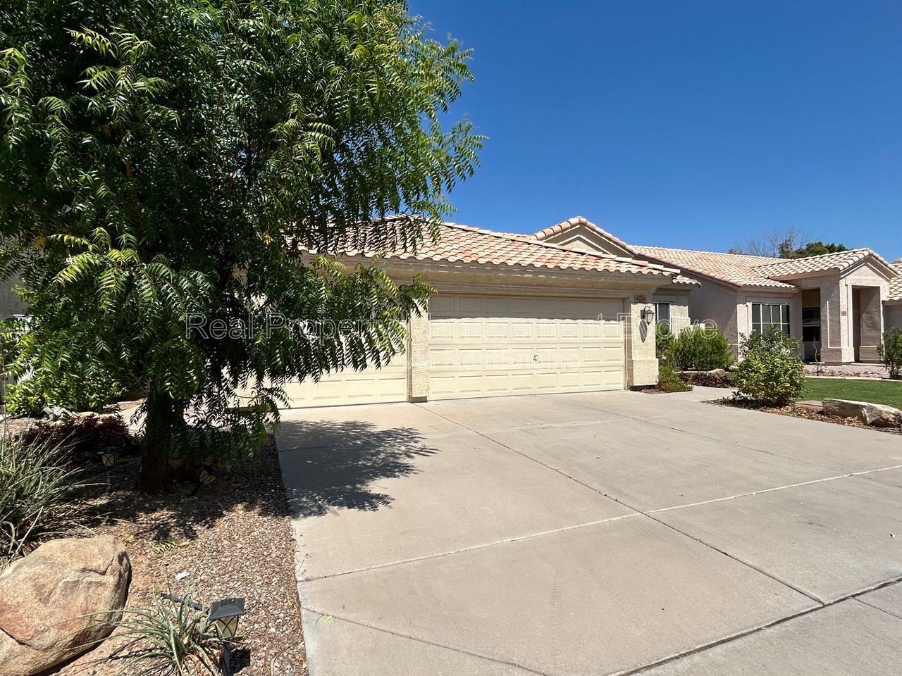 774 E Maria Ln - Photo 3 of 50